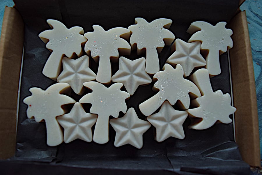 Nutty Island Hand Poured Highly Fragranced Smelts Giftbox