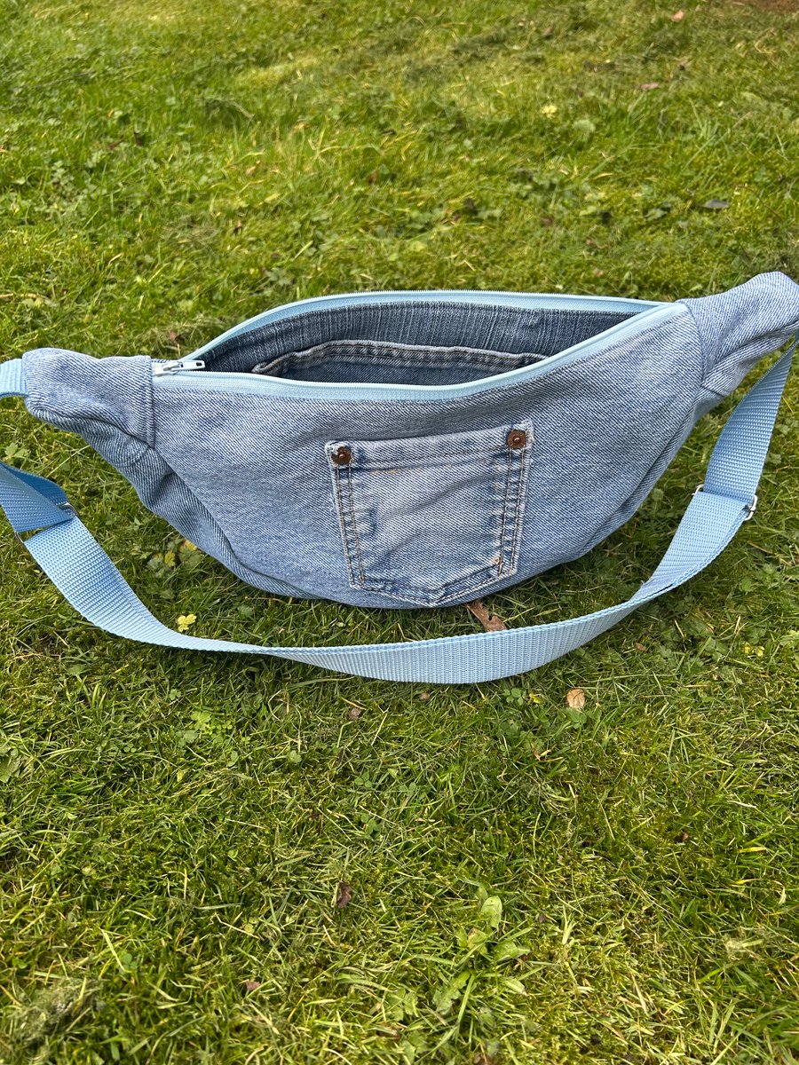 Denim cross body bag - light blue - Upcycled - sustainable fashion