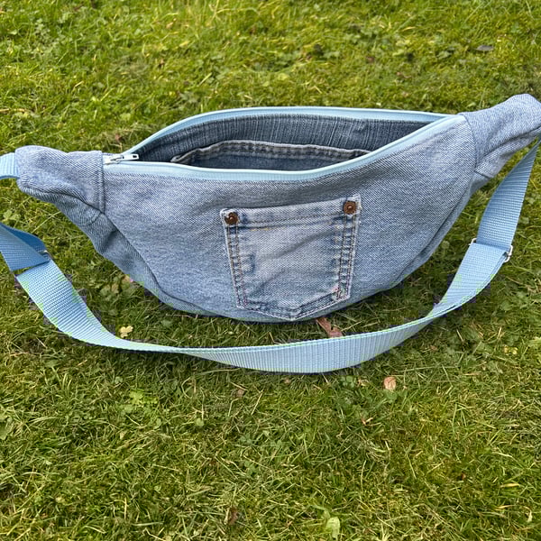 Denim cross body bag - light blue - Upcycled - sustainable fashion