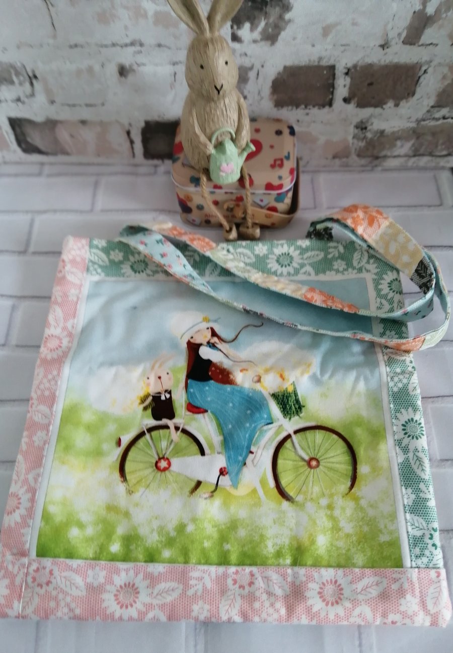 LACY PATTERNED TOTE WITH FRONT PICTURE PANEL