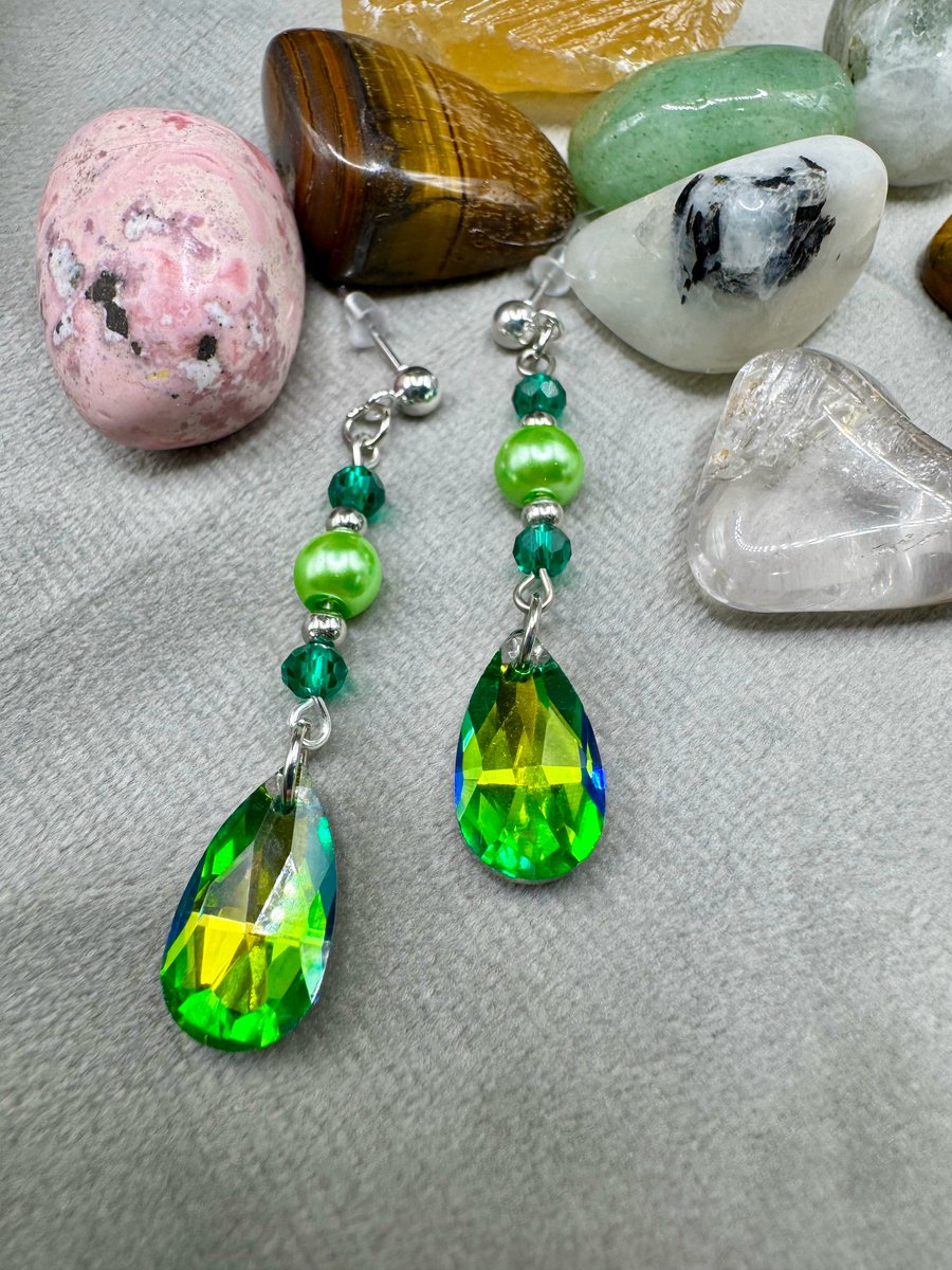 Green crystal and glass pearl drop earrings. 