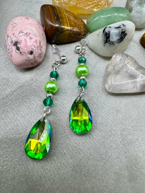 Green crystal and glass pearl drop earrings. 