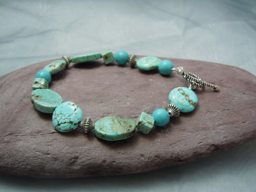 Semi-precious turquoise Magnesite bracelet
