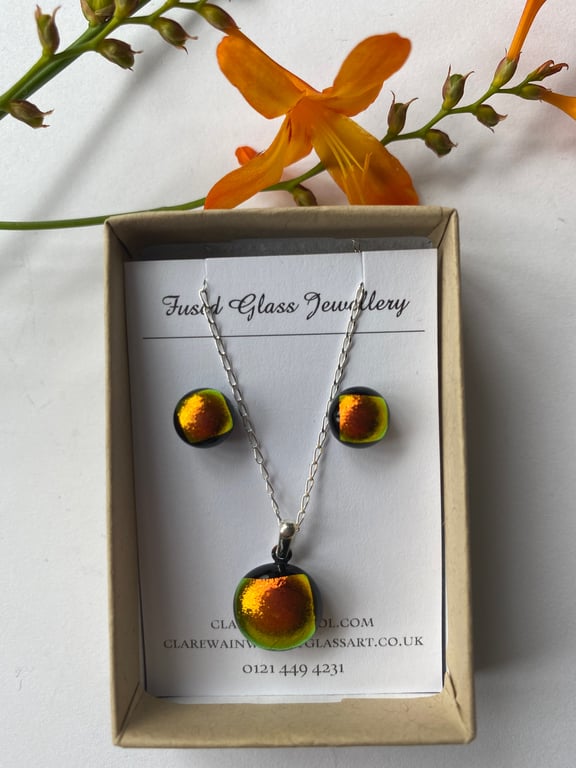 Fused dichroic glass pendant set