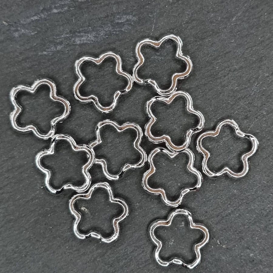 10 silver tone silver tone flower beads 