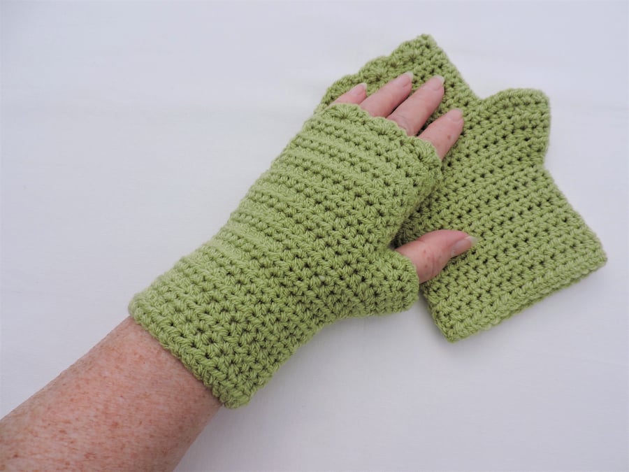   Sale Fingerless Mittens Crochet  Pistachio