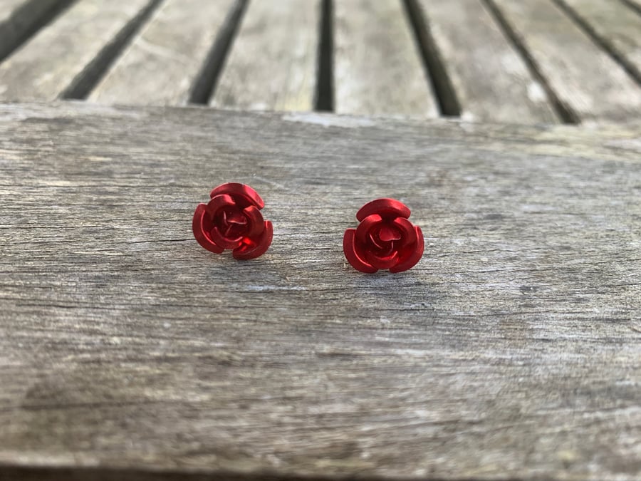 Red metal rose stud earrings