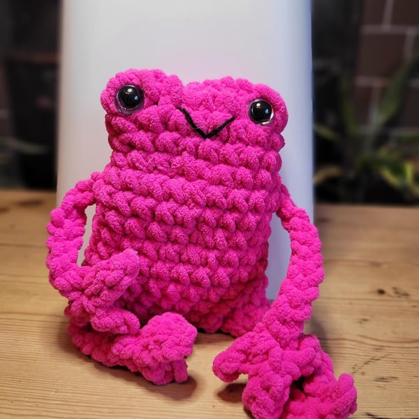 crochet leggy frog