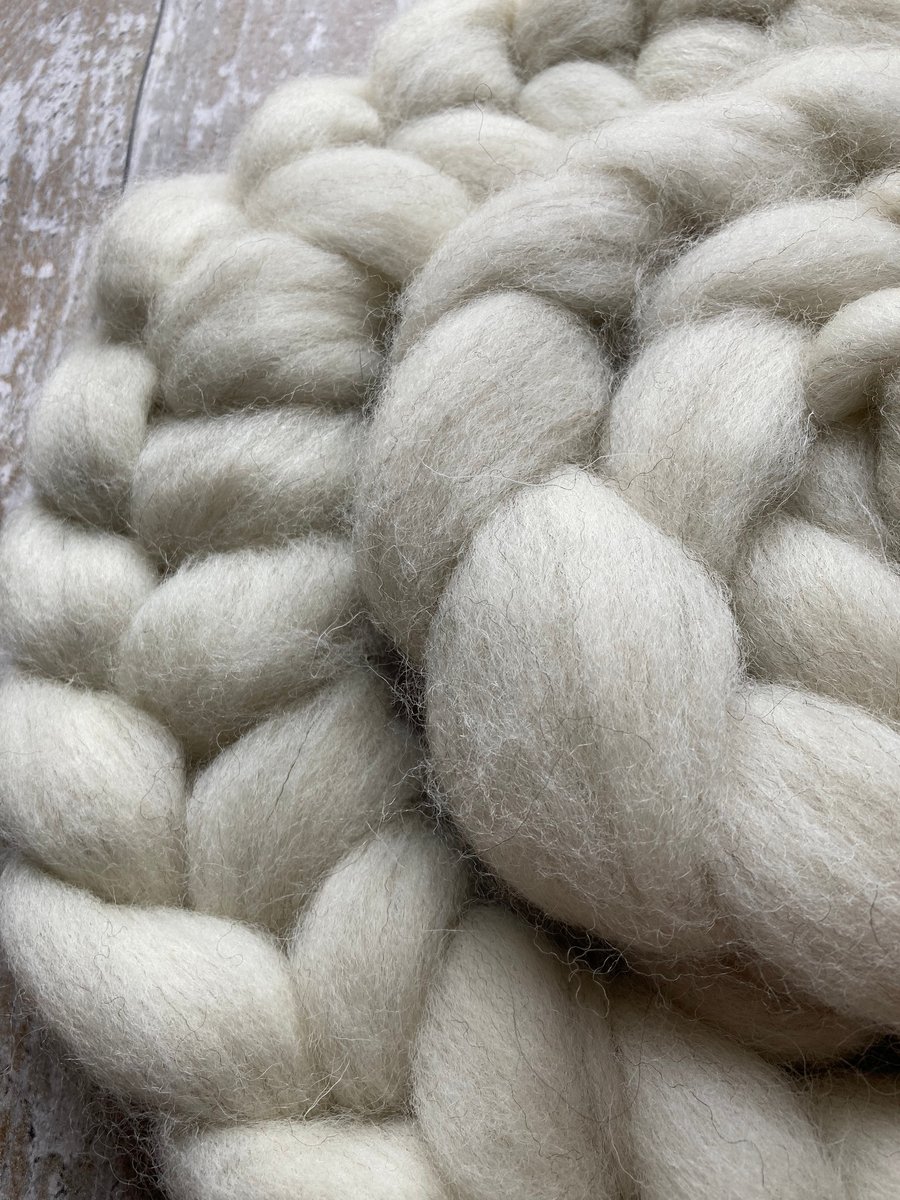 Undyed fibre 100g Stricken Lonk