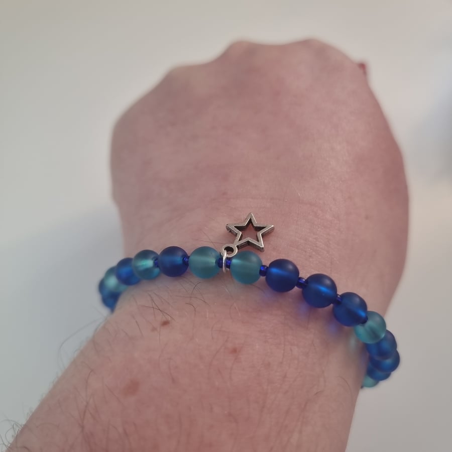 Light and Dark blue star bracelet 