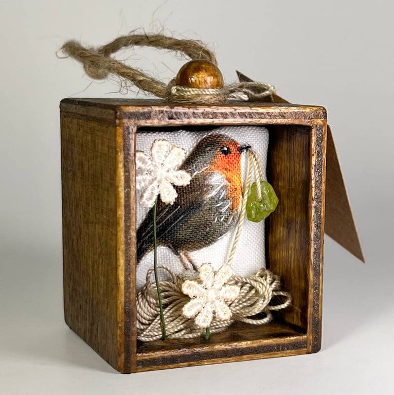 Birthstone Personalised Keepsake Gift in Wooden Box. Robin Textile Art