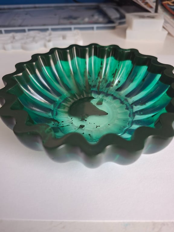Handmade Emerald Green Resin Lotus Bowl – Scalloped Fluted Trinket Dish