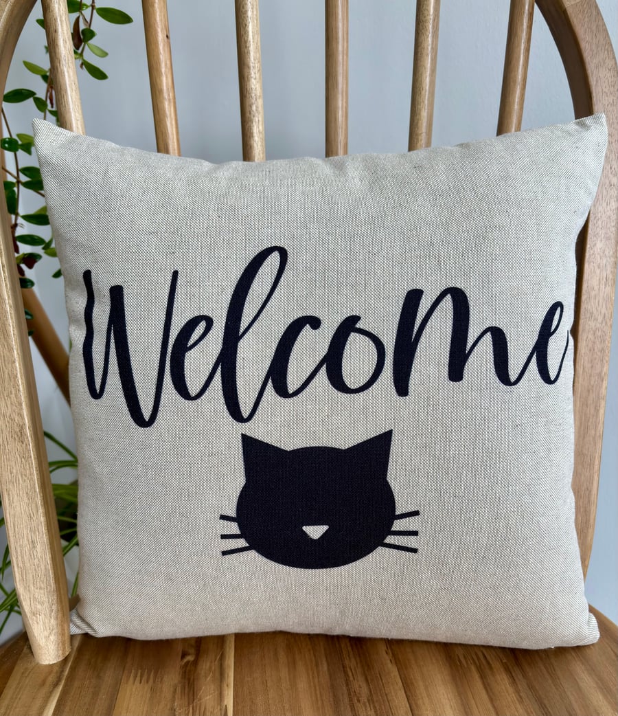 Cat cushion cover with black cat design, 36cm x 36cm 
