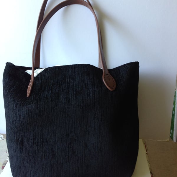 Black tote bag 