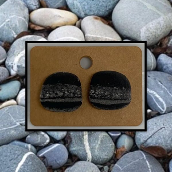 Outlet Beach stone studs