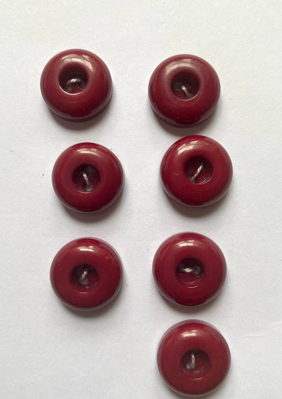 Set of 7 small flat brown vintage buttons 