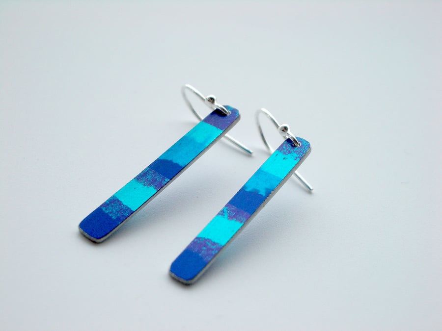 Striped rectangle dangly earrings in blue and turquoise