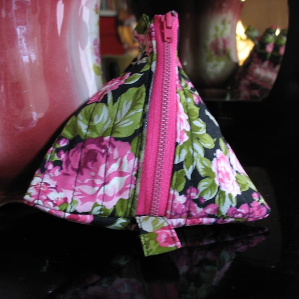 Sweet floral triangle pouch 