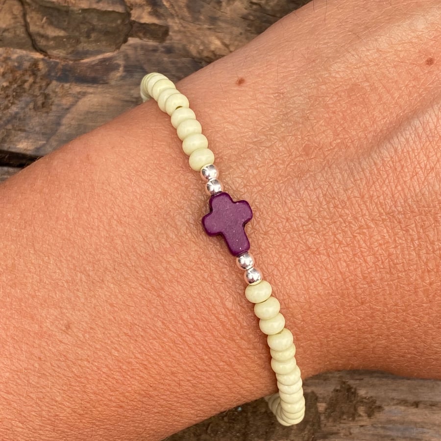Purple howlite cross and pale green seed bead bracelet 
