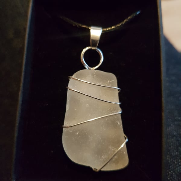 Wire wrapped seaglass pendant