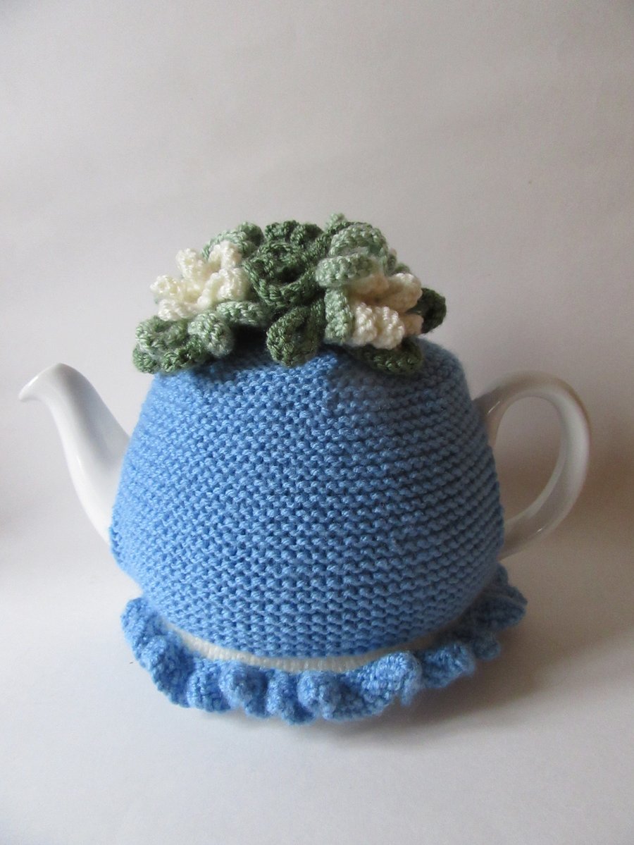 Tea cosy Tea cosie - Cornishware blue with whirly - twirly flowers