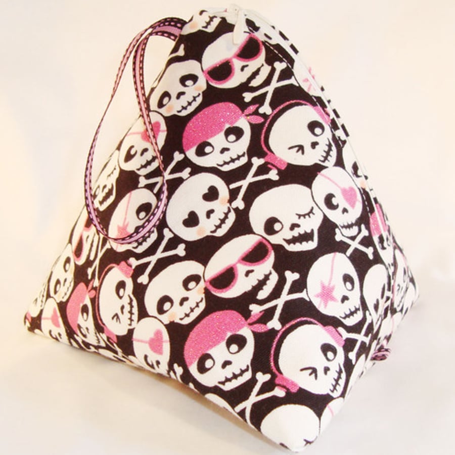 Knitting Pouch- Pyramid Style- Skull & Crossbones