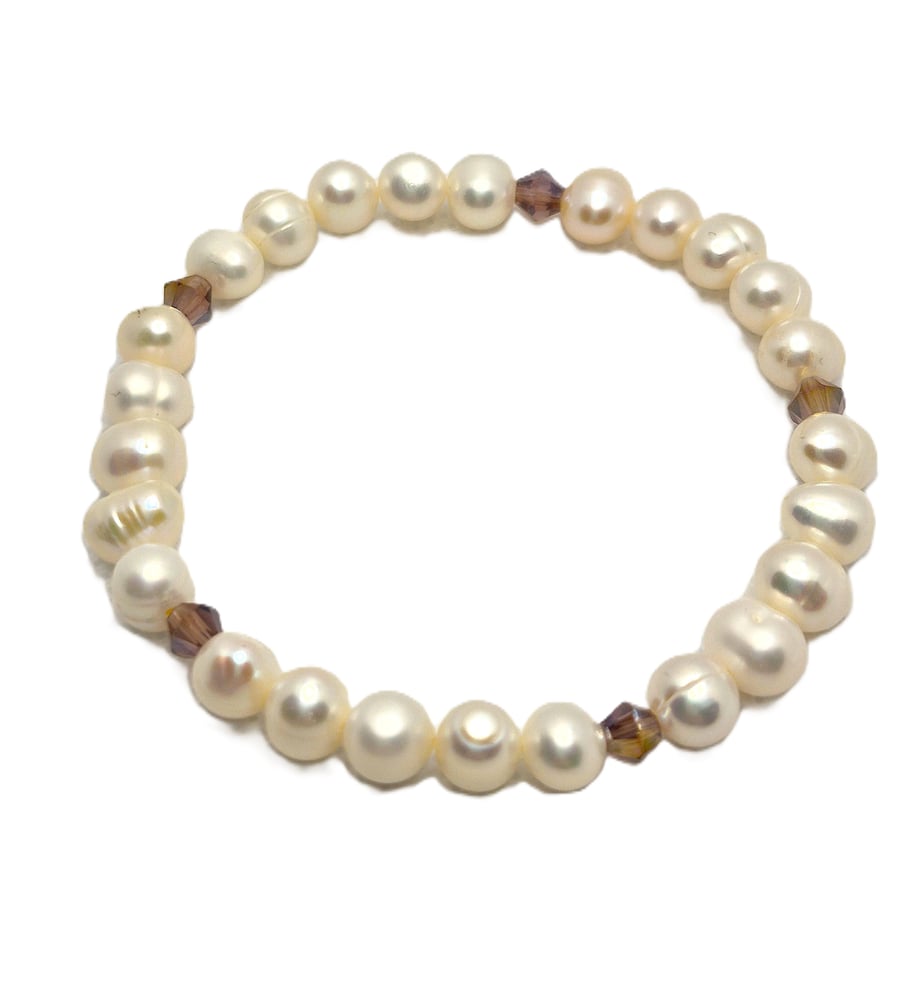 Freshwater pearl stretchy bracelet with Swarovski crystals