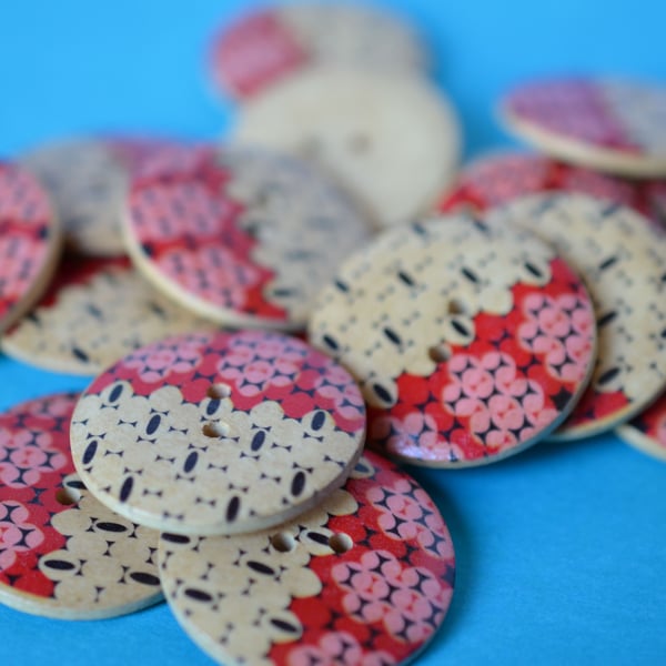 30mm Wooden Red, Pink & Natural Wood Printed Buttons 6pk Large Button (RLG6)