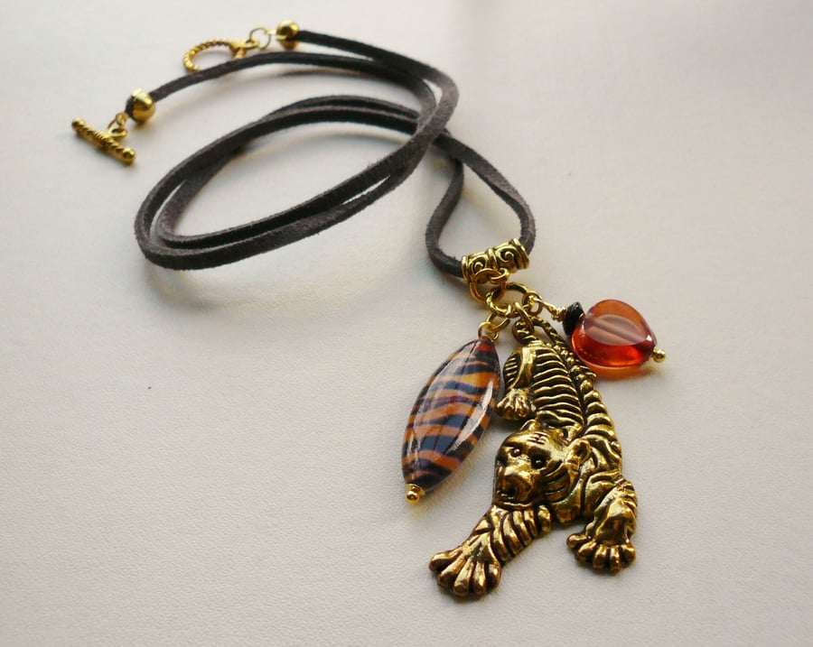 Cluster Necklace Black and Orange Tiger Print Glass Beaded Gold Tone   KCJ1575