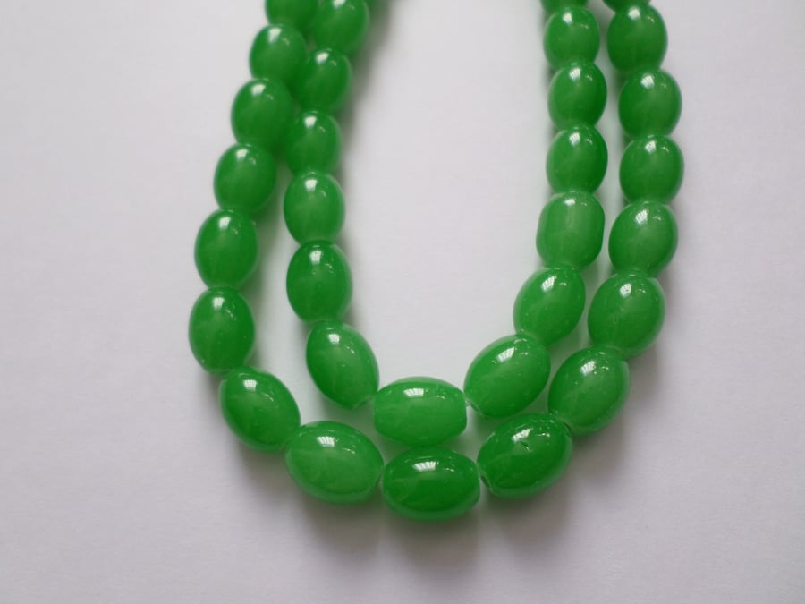 30 x Imitation Jade Glass Beads - Oval - 11mm x 8mm - Green 
