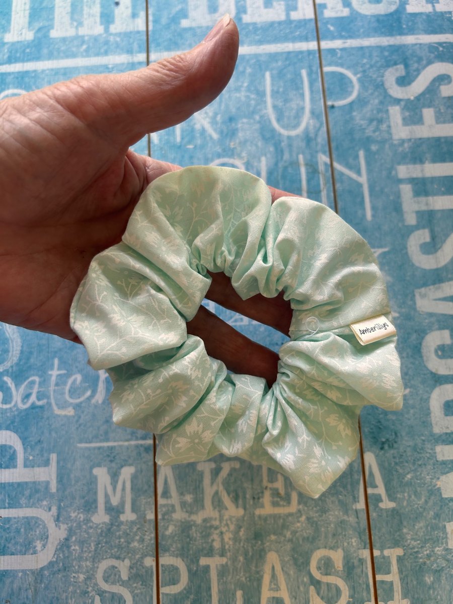 Scrunchie mint green with floral design