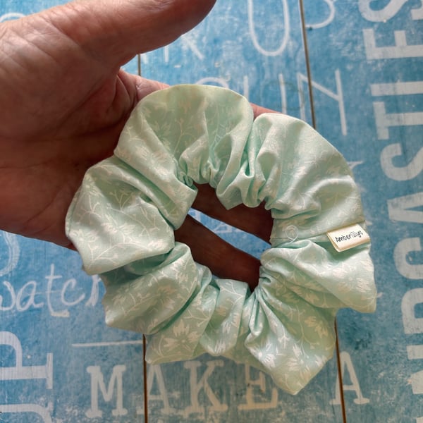 Scrunchie mint green with floral design
