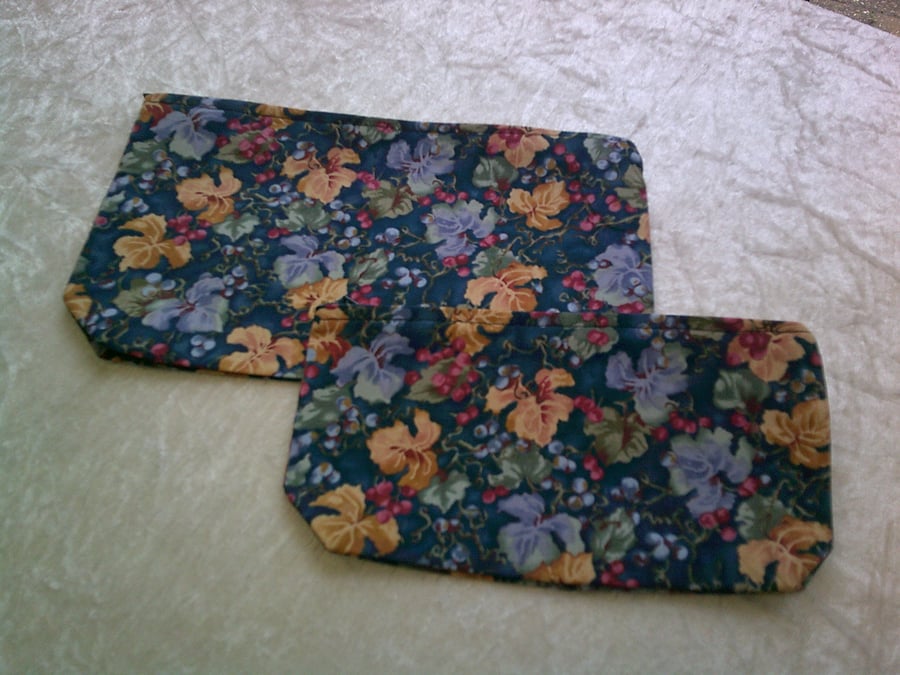 Set of Two Zip Top Bags with Leaves and Berries