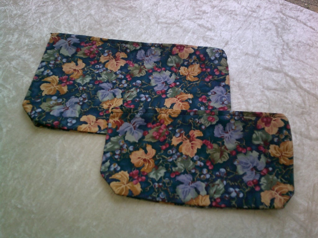 Set of Two Zip Top Bags with Leaves and Berries