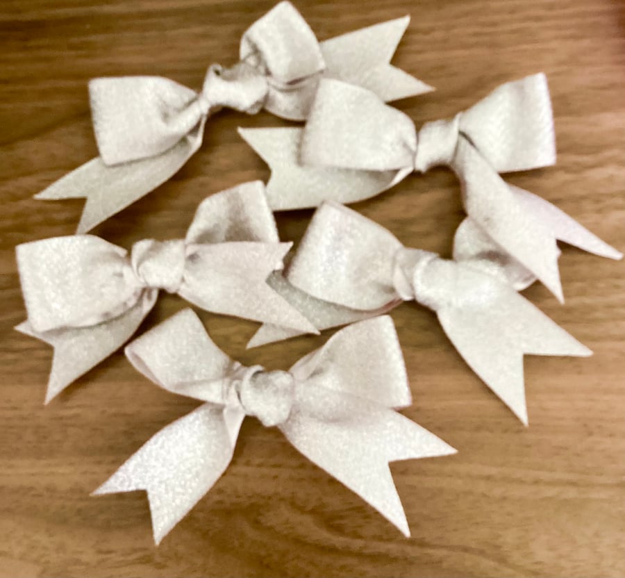 Silver glitter ribbon bows x 5