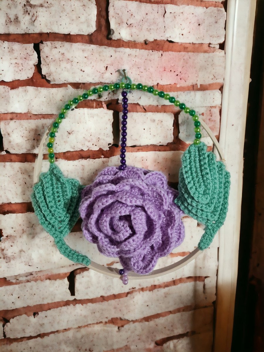 Crochet rose in bamboo hoop 