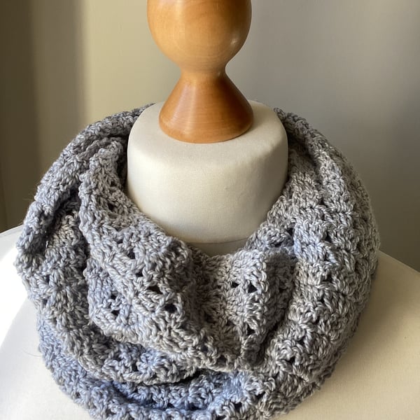 Lacy infinity circle scarf in wool and silk, colour Silver