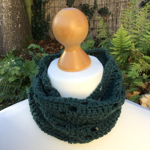 Snood in Rowan wool, colour Hunter Green