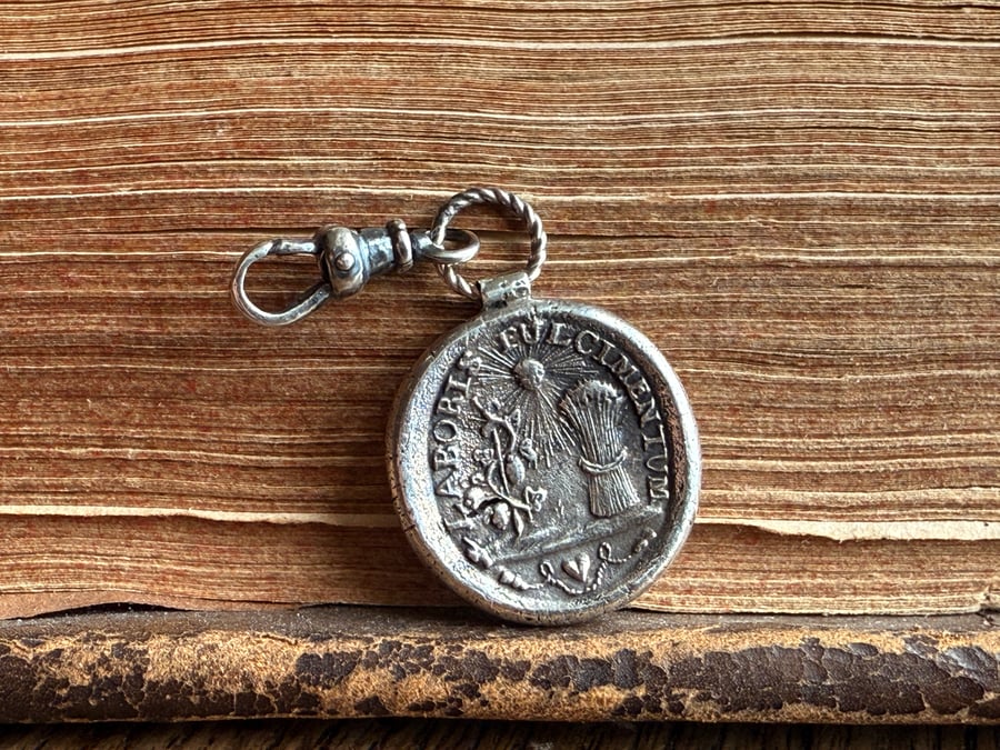 Double Sided 'LABOIRS FULCIMENTUM' and Sapphire Wax Seal Pendant Charm