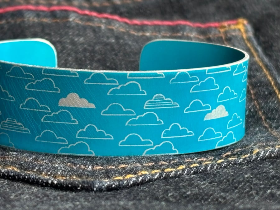 Cloud pattern cuff bracelet turquoise