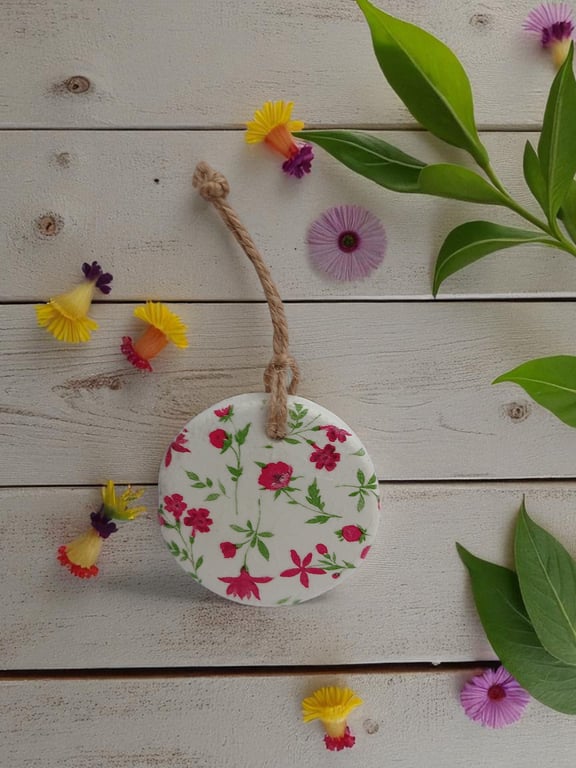 Pink Wildflowers Round Clay Hanging Aromatherapy Diffuser