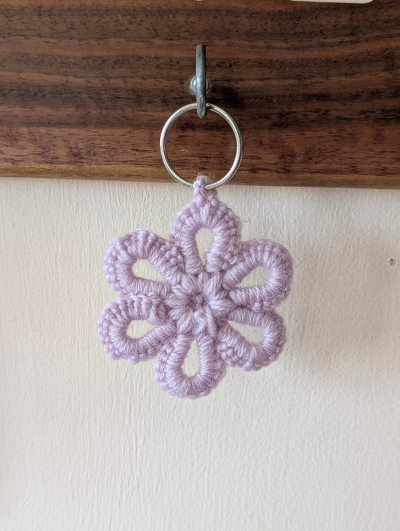 Crochet flower keyring - bagcharm - lilac