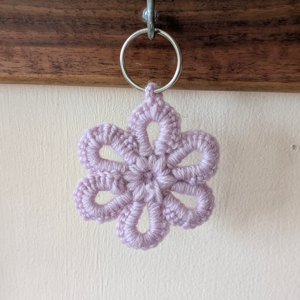 Crochet flower keyring - bagcharm - lilac