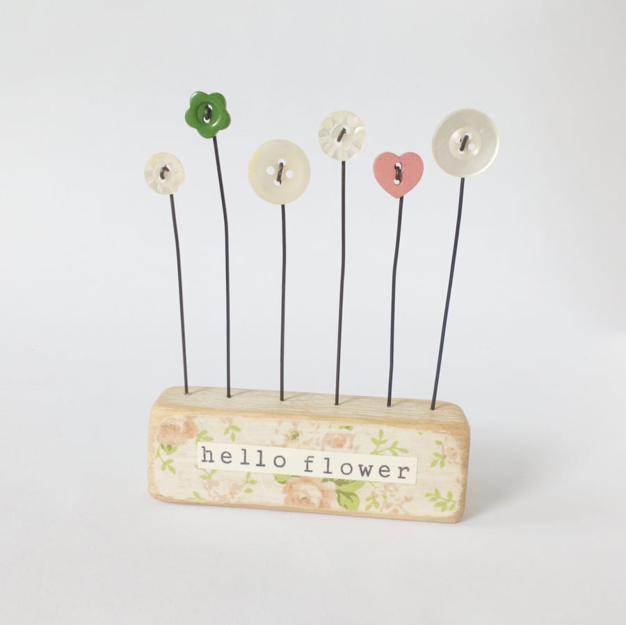 Button flower garden in a floral block 'hello flower' 