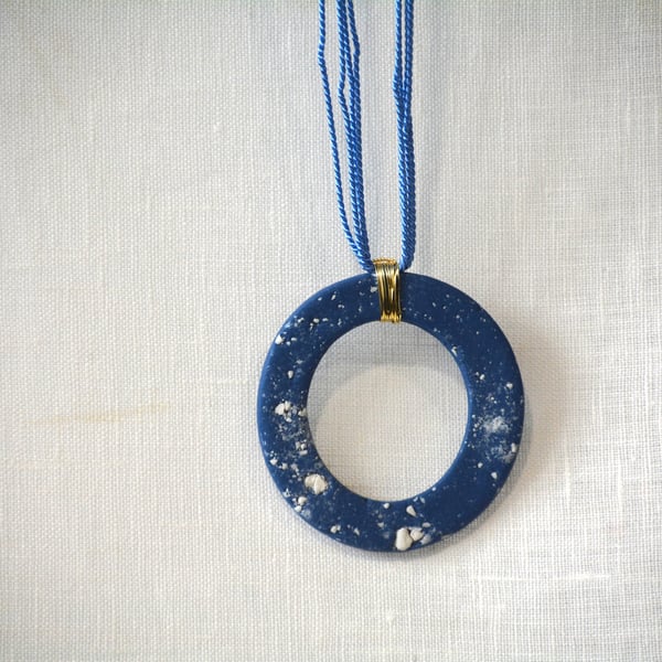 Blue porcelain pendant with crushed white porcelain