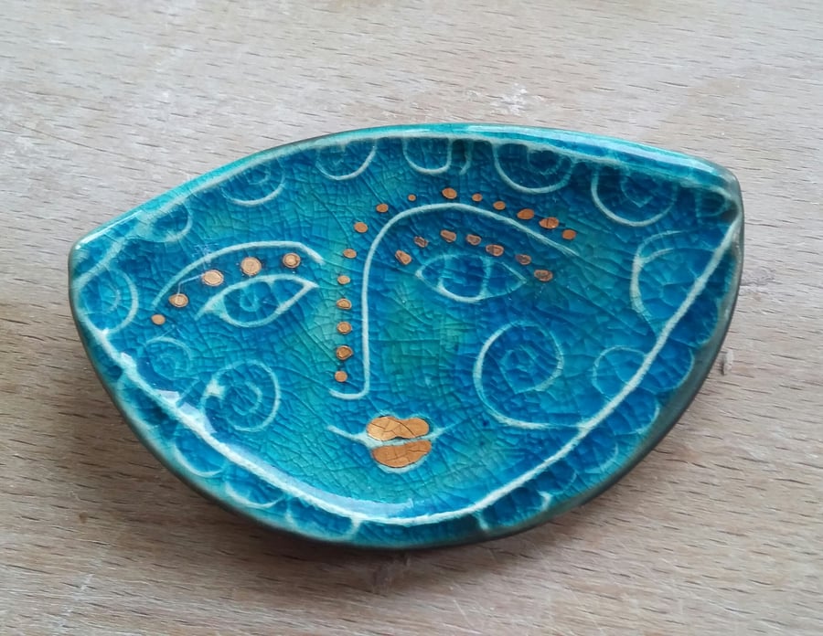 Face brooch