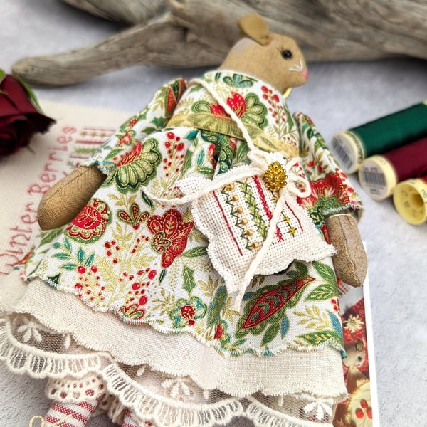 Snowberry, A Christmas Mouse
