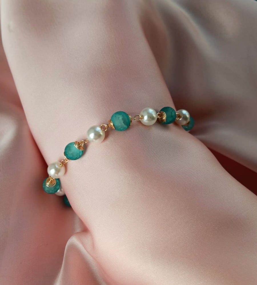Blue Beaded Pearl Bracelet with Gold Spiral Wire Detail – Handmade Jewellery