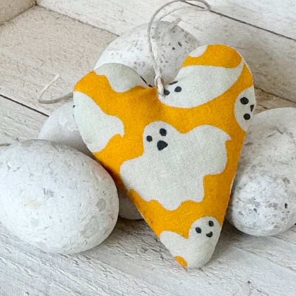 HALLOWEEN GHOST HEART DECORATION -  white and light orange