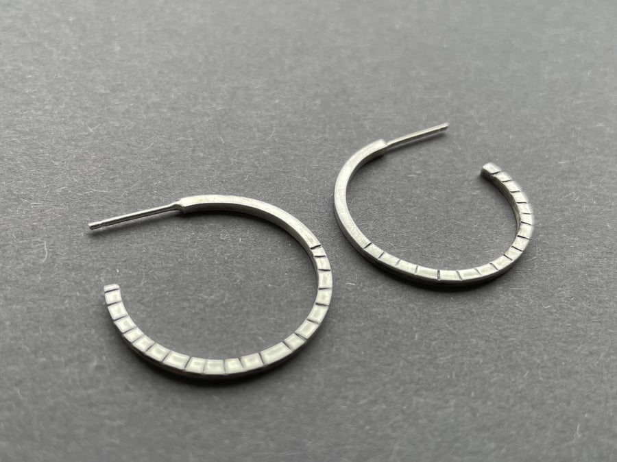 Small silver everyday hoops